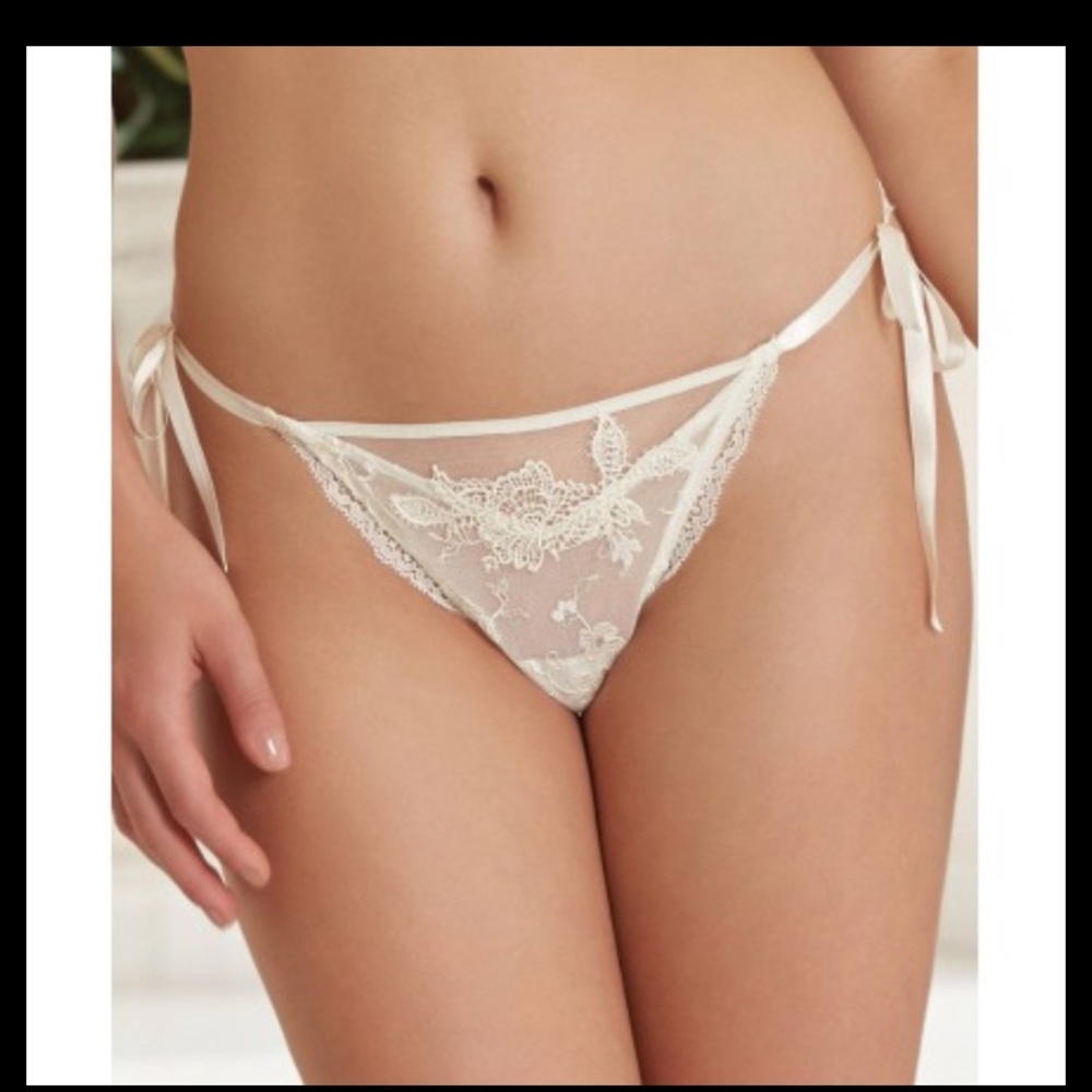 NWT STRING SEXY LISE CHARMEL ART ET VOLUPTE NACRE